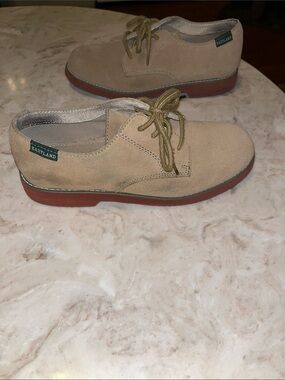 Women’s Eastland Buck Tan Suede Lace-Up Shoes